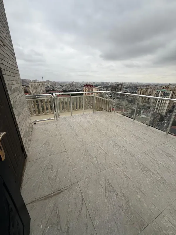 Satılır 3 otaqlı mənzil 220 m²