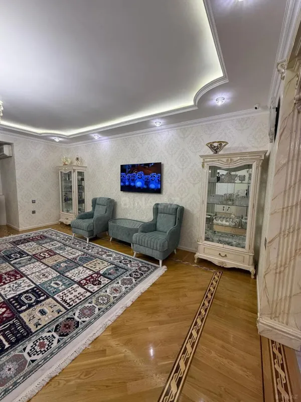 Satılır 3 otaqlı mənzil 220 m²
