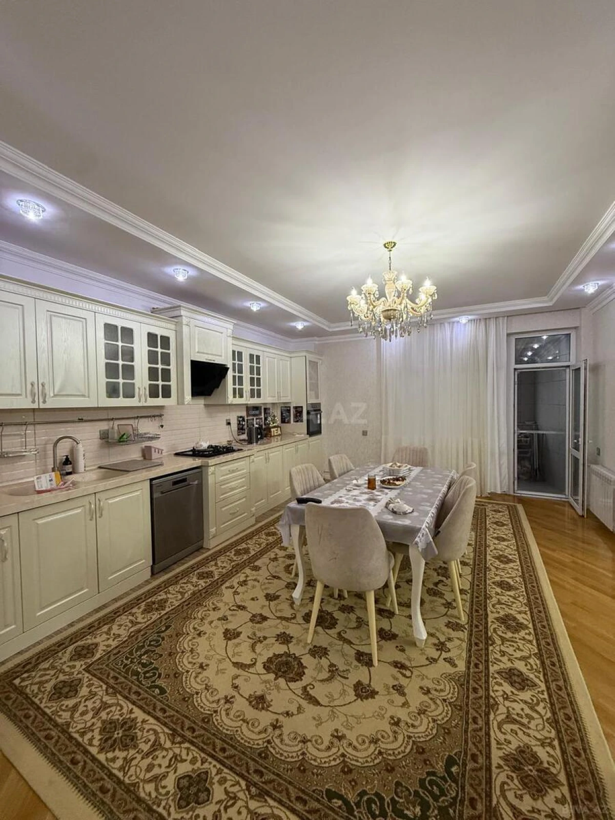 Satılır 3 otaqlı mənzil 220 m²