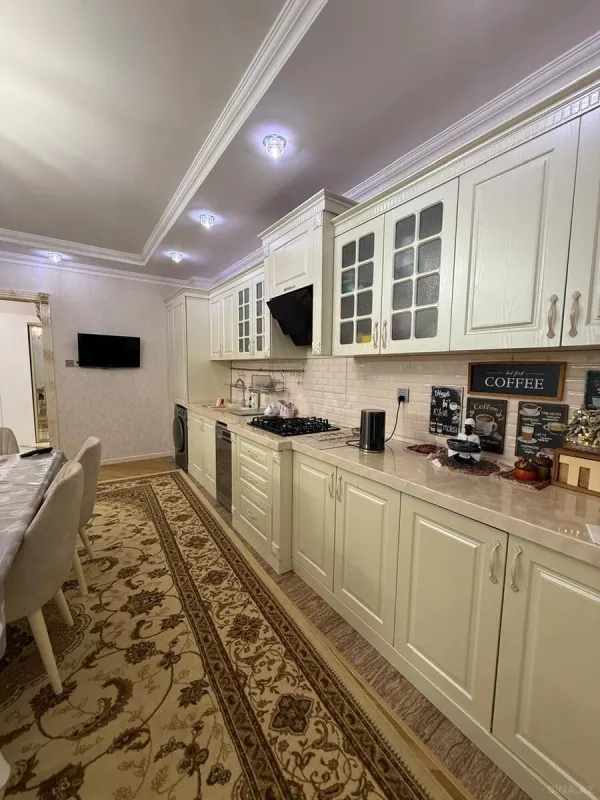 Satılır 3 otaqlı mənzil 220 m²