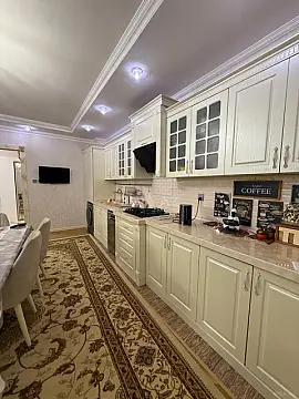 Satılır 3 otaqlı mənzil 220 m²