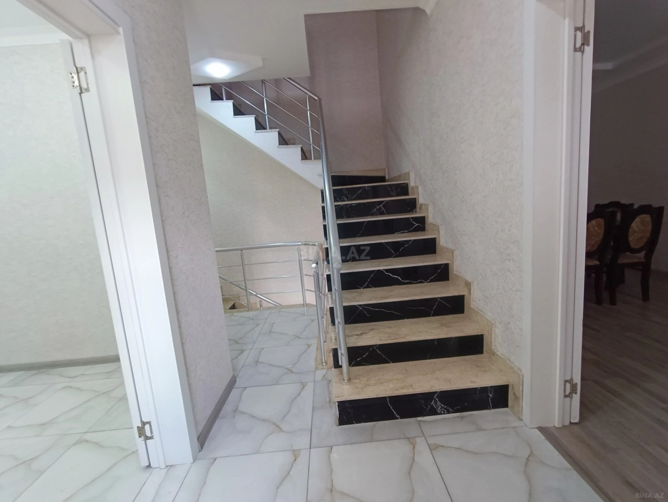 Satılır 5 otaqlı həyət evi 175 m²