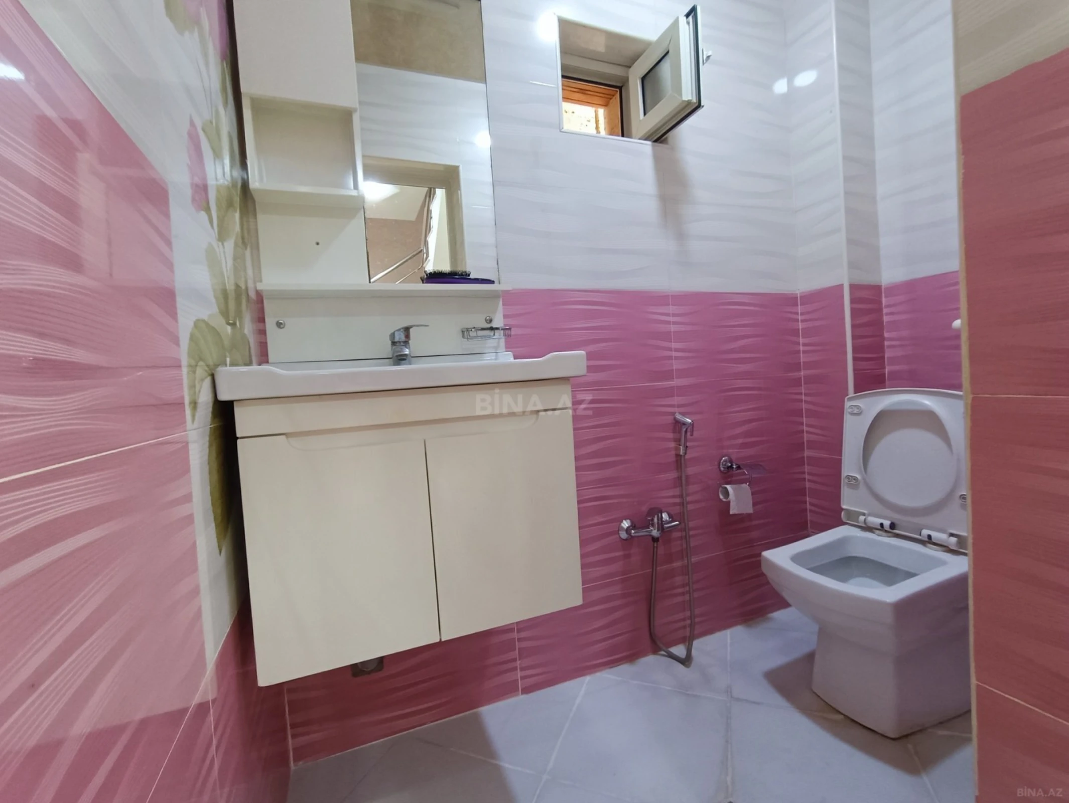 Satılır 5 otaqlı həyət evi 175 m²