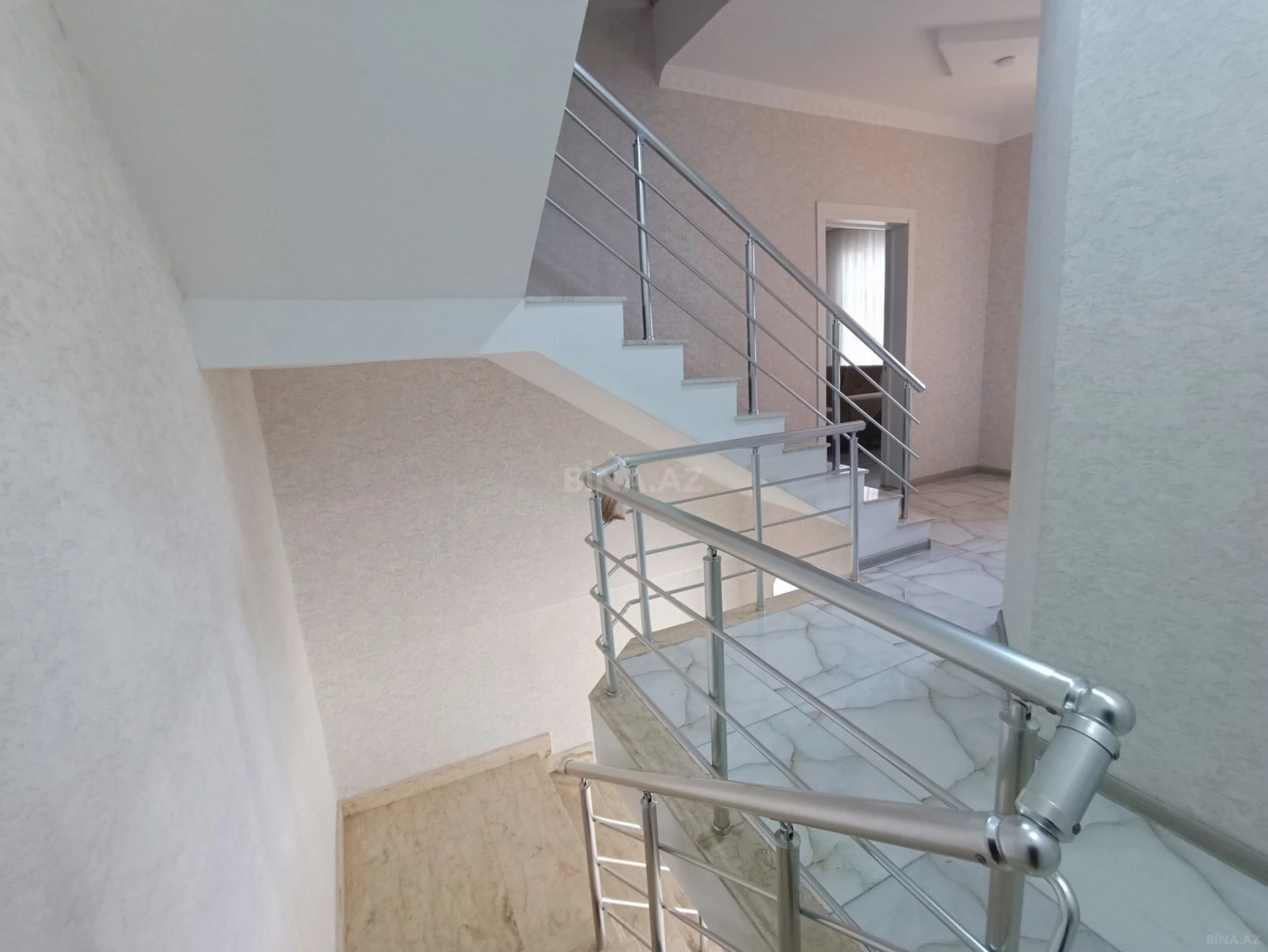 Satılır 5 otaqlı həyət evi 175 m²