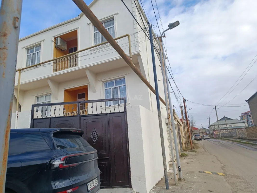 Satılır 5 otaqlı həyət evi 175 m²