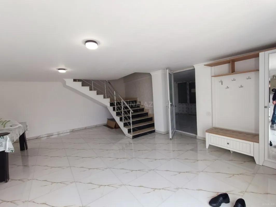 Satılır 5 otaqlı həyət evi 175 m²