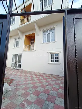 Satılır 5 otaqlı həyət evi 175 m²