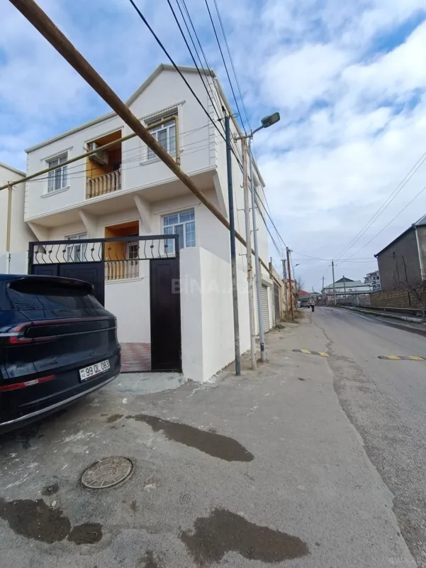 Satılır 5 otaqlı həyət evi 175 m²