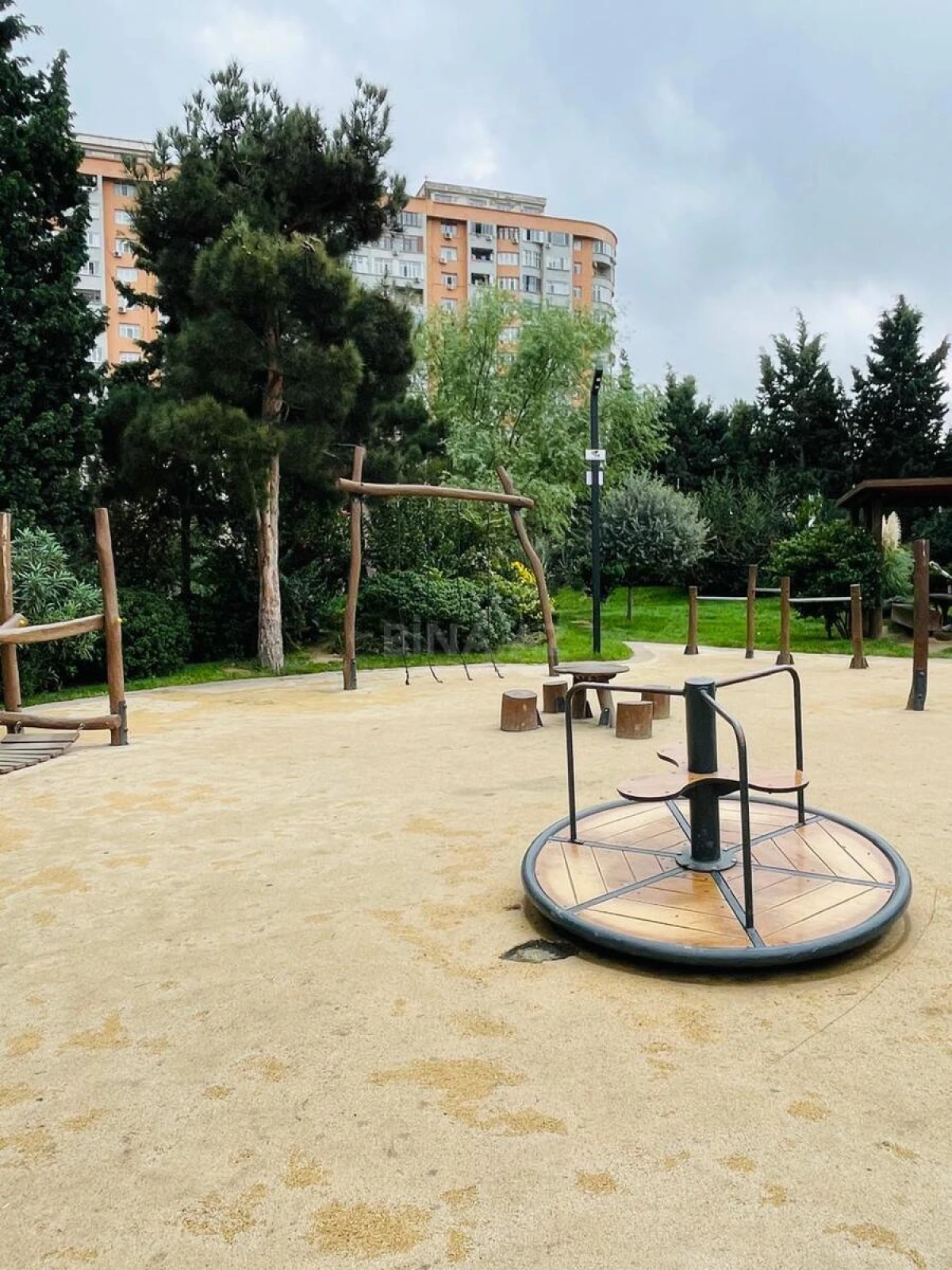 Satılır 2 otaqlı mənzil 65 m²