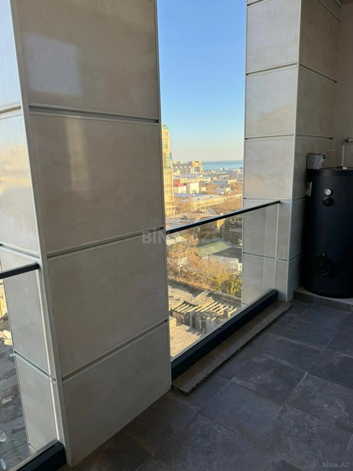 Kirayə verilir 4 otaqlı mənzil 200 m²
