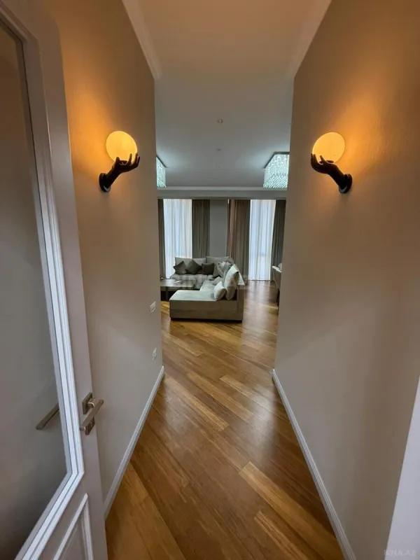 Kirayə verilir 4 otaqlı mənzil 200 m²