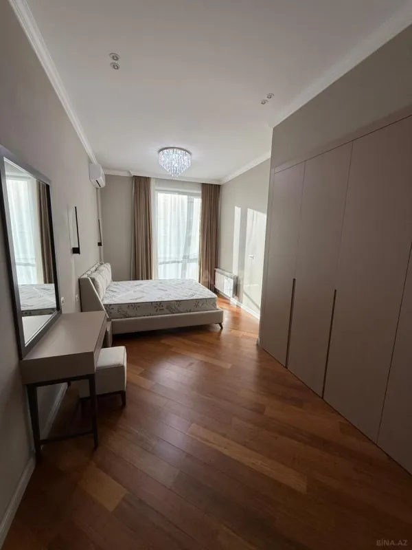 Kirayə verilir 4 otaqlı mənzil 200 m²