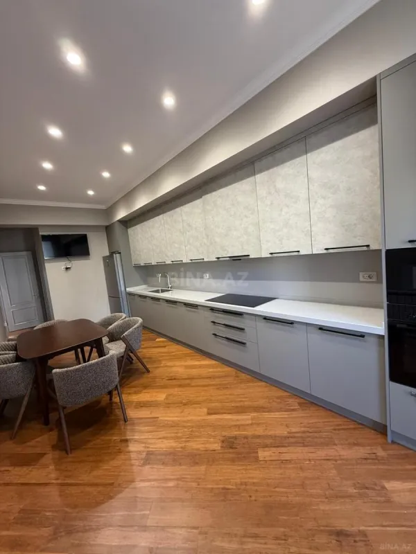 Kirayə verilir 4 otaqlı mənzil 200 m²