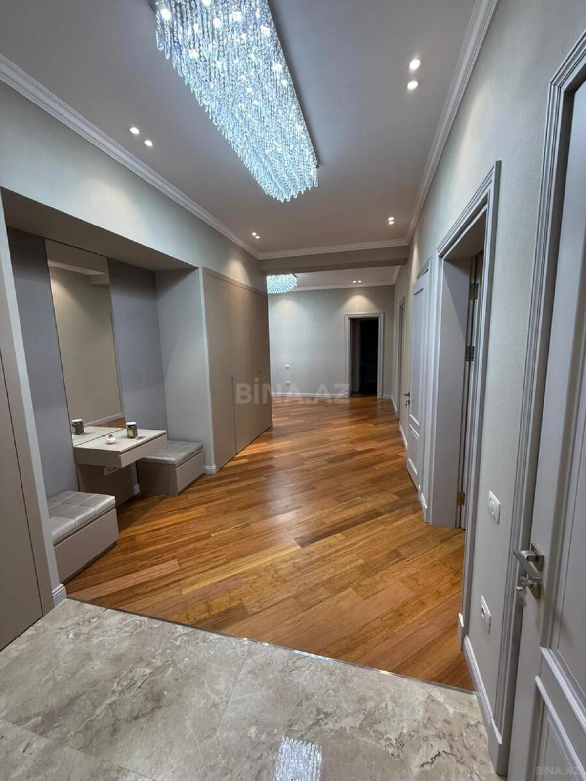Kirayə verilir 4 otaqlı mənzil 200 m²