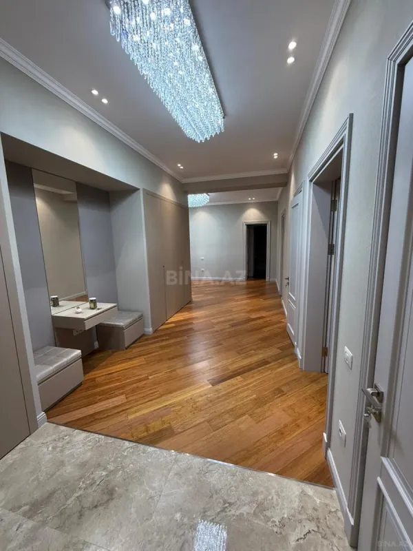 Kirayə verilir 4 otaqlı mənzil 200 m²
