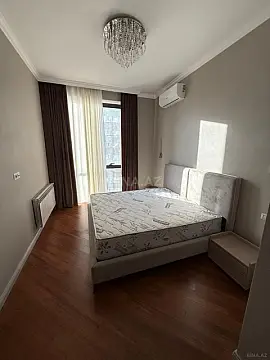 Kirayə verilir 4 otaqlı mənzil 200 m²