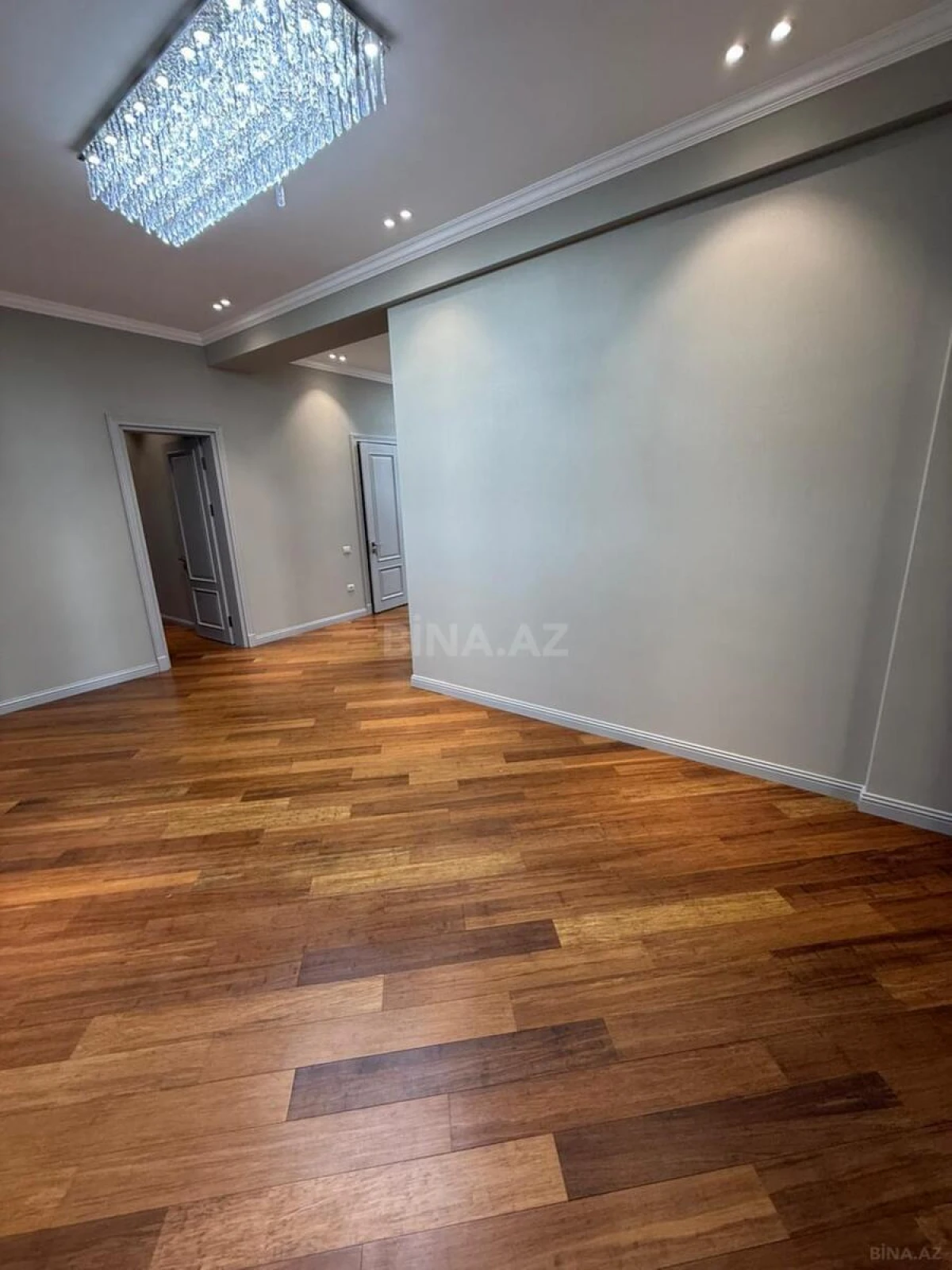 Kirayə verilir 4 otaqlı mənzil 200 m²