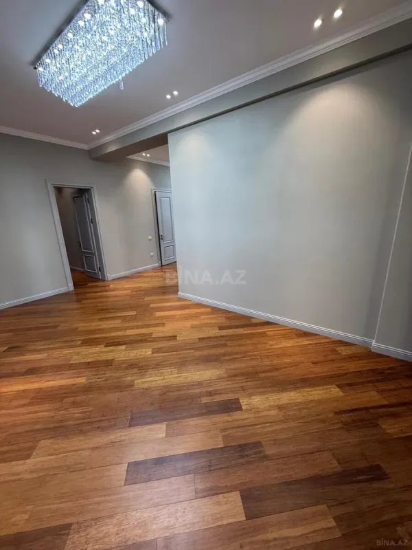 Kirayə verilir 4 otaqlı mənzil 200 m²