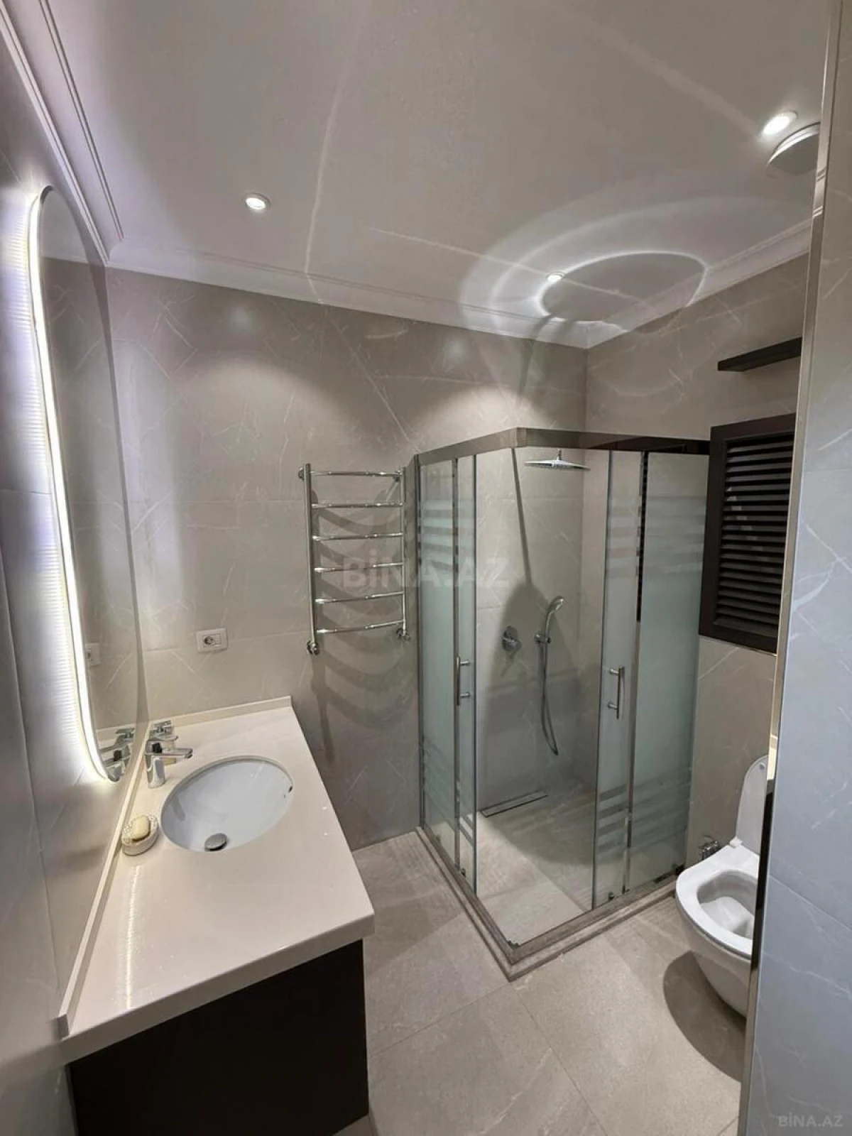 Kirayə verilir 4 otaqlı mənzil 200 m²