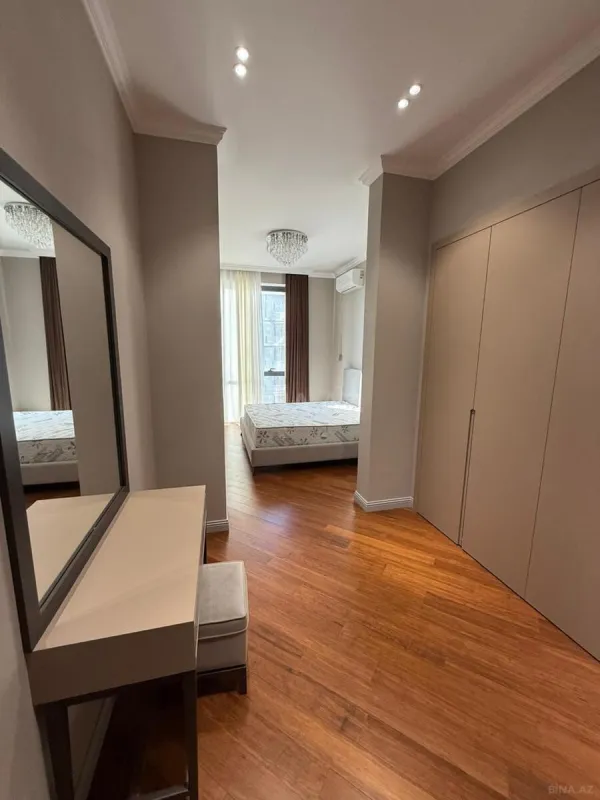 Kirayə verilir 4 otaqlı mənzil 200 m²