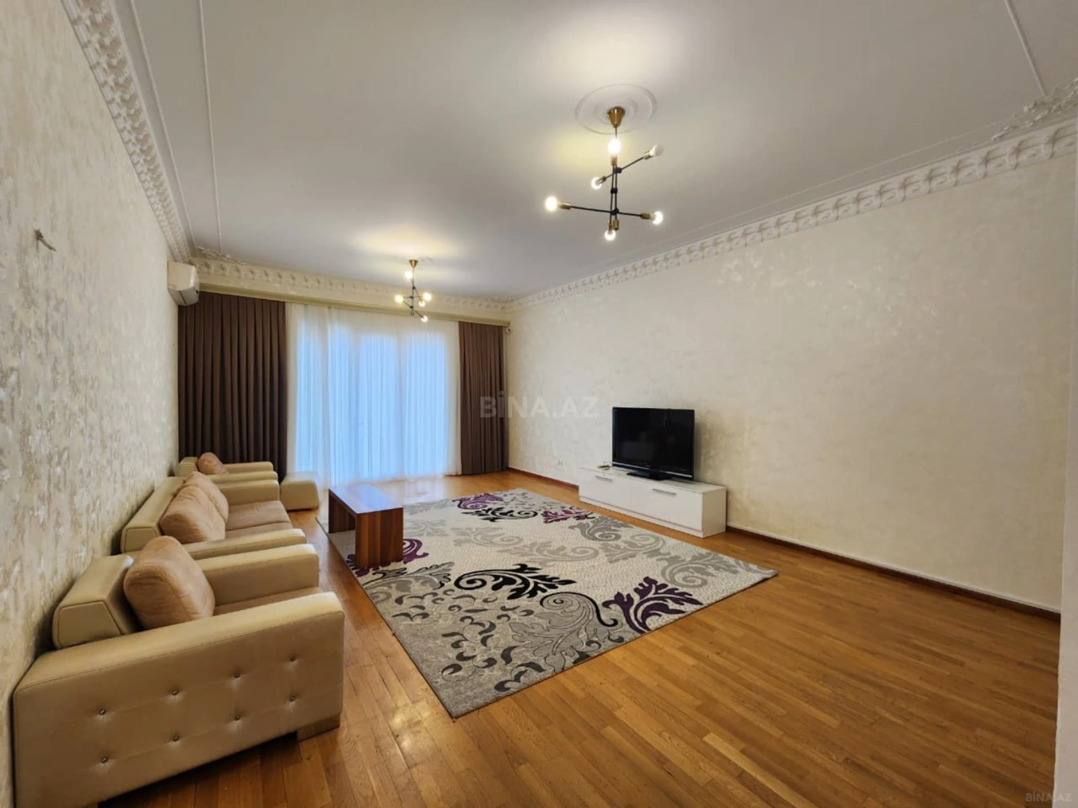 Kirayə verilir 3 otaqlı mənzil 150 m²