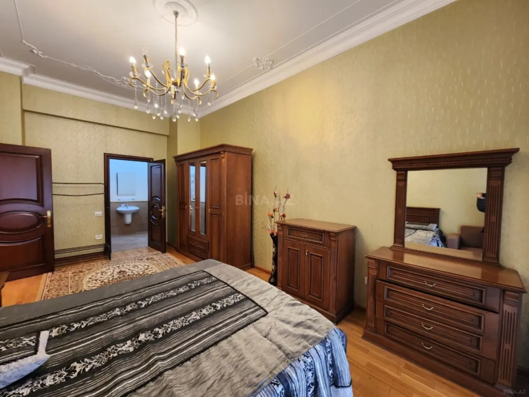 Kirayə verilir 3 otaqlı mənzil 150 m²