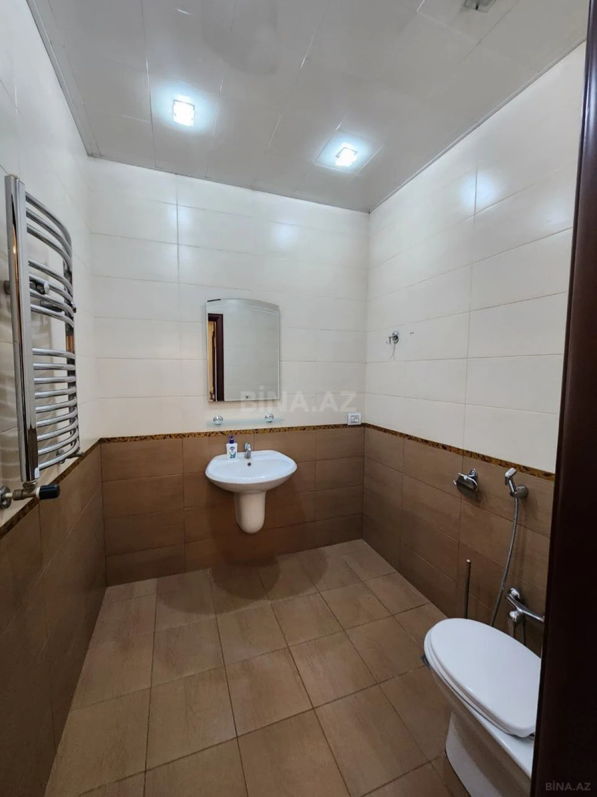 Kirayə verilir 3 otaqlı mənzil 150 m²