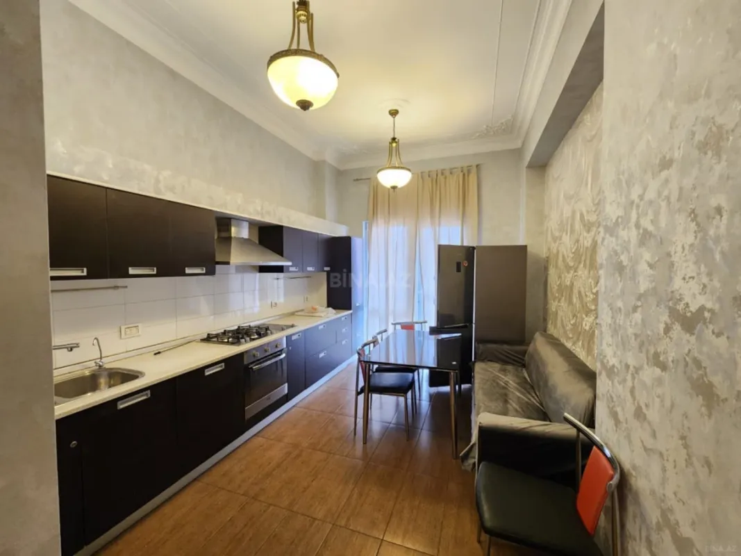 Kirayə verilir 3 otaqlı mənzil 150 m²