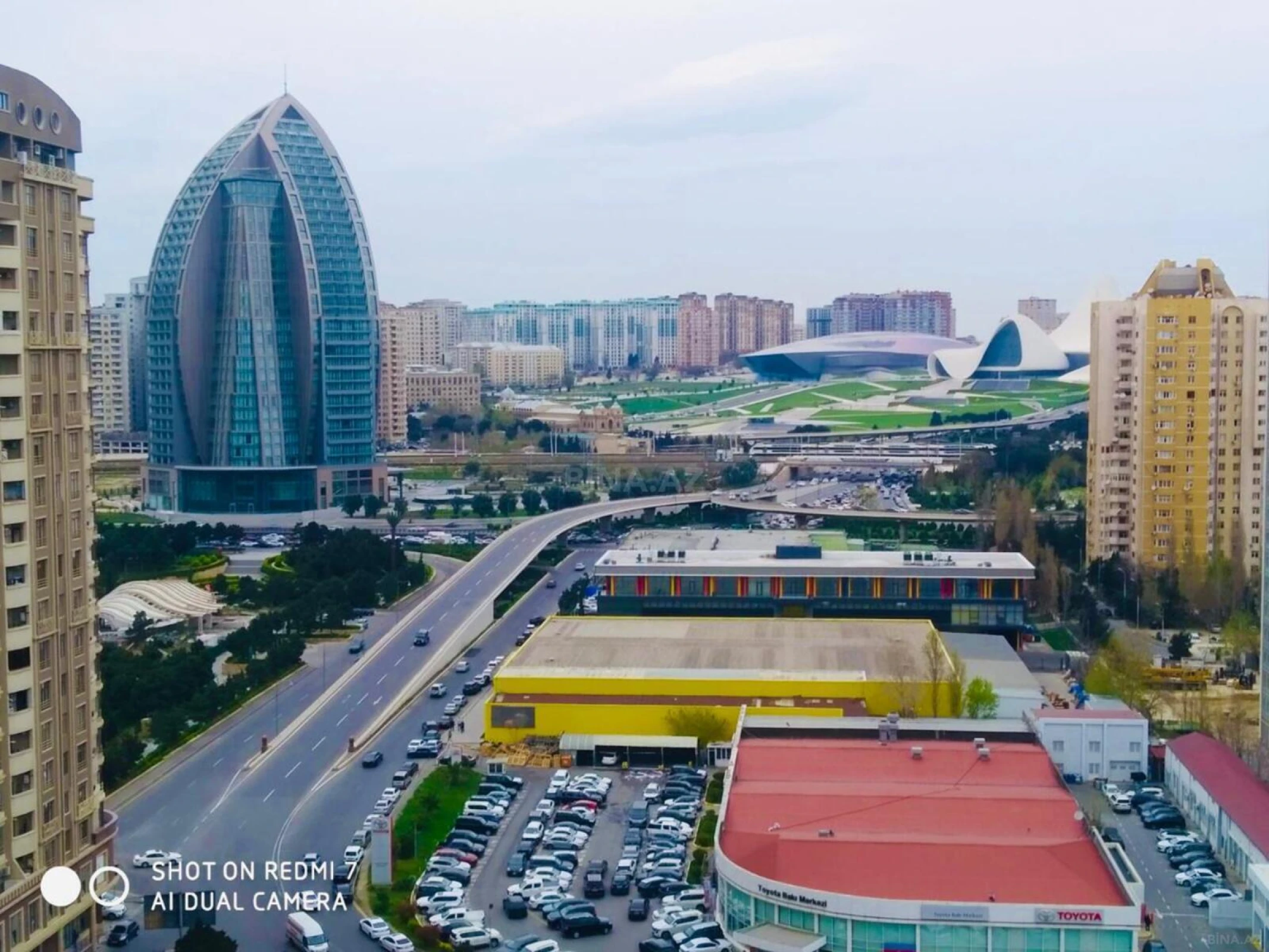 Satılır 5 otaqlı mənzil 226 m²