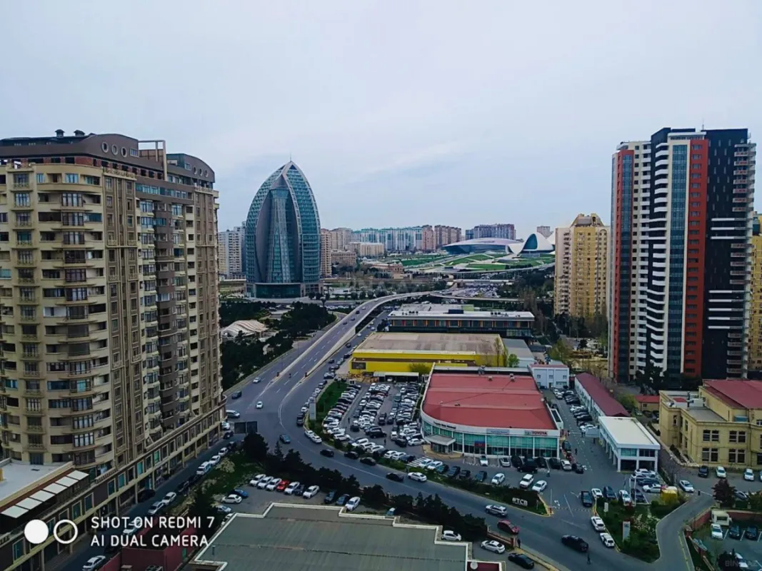 Satılır 5 otaqlı mənzil 226 m²