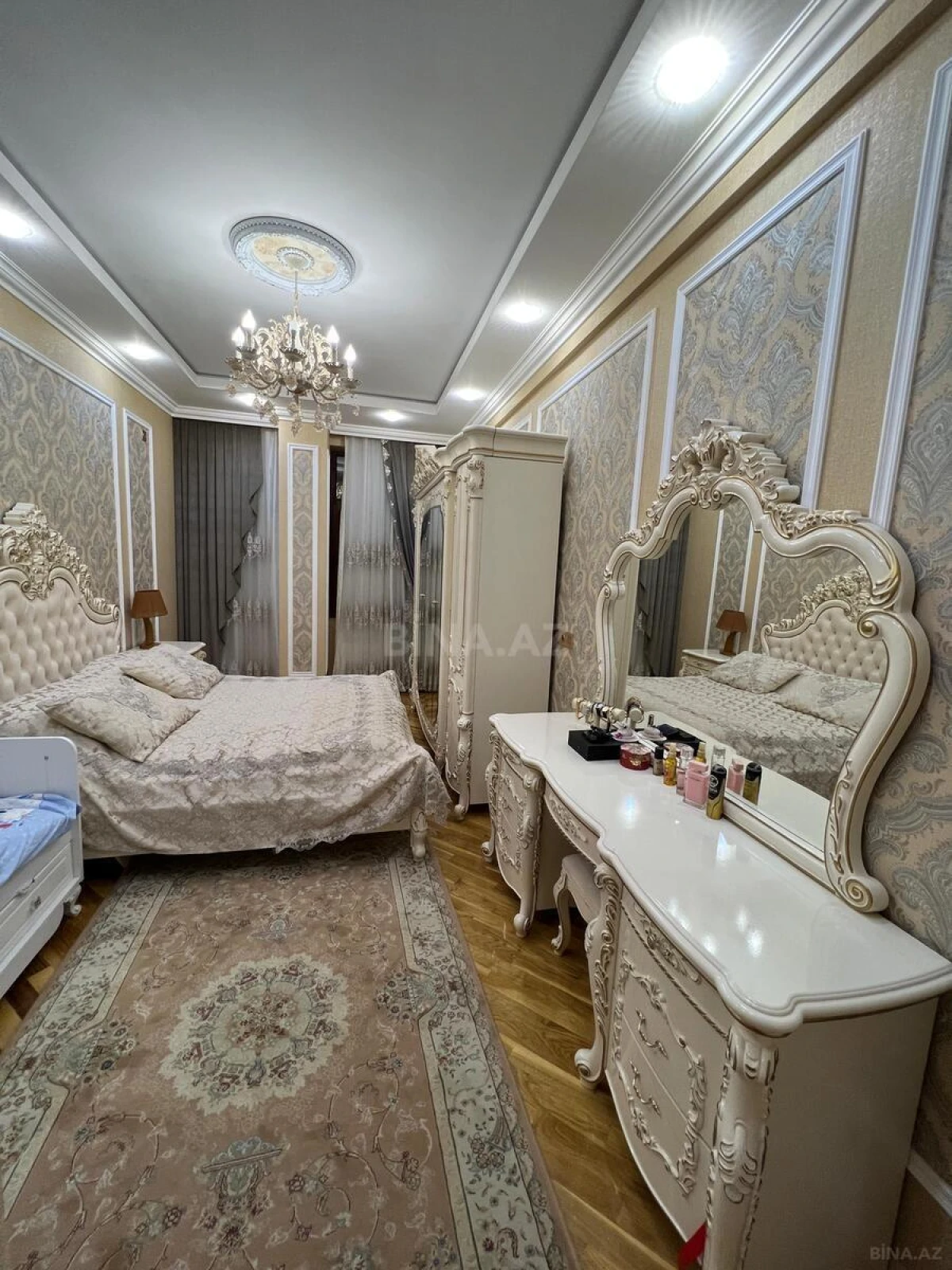 Kirayə verilir 3 otaqlı mənzil 200 m²