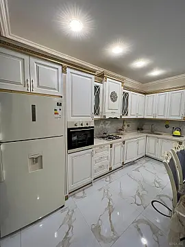 Kirayə verilir 3 otaqlı mənzil 200 m²