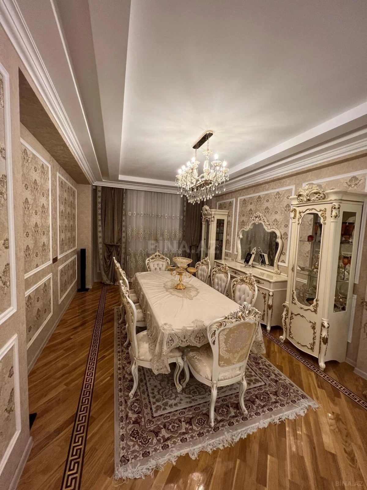 Kirayə verilir 3 otaqlı mənzil 200 m²