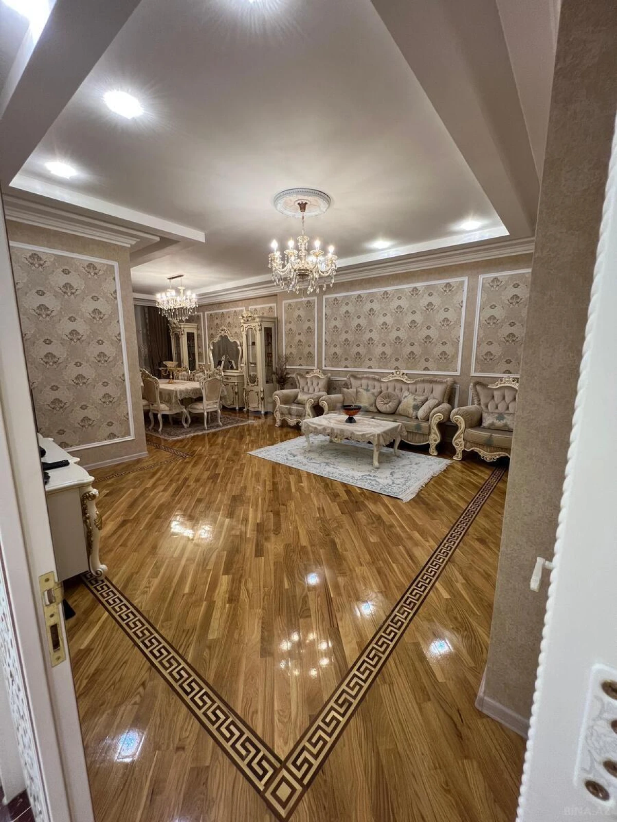 Kirayə verilir 3 otaqlı mənzil 200 m²