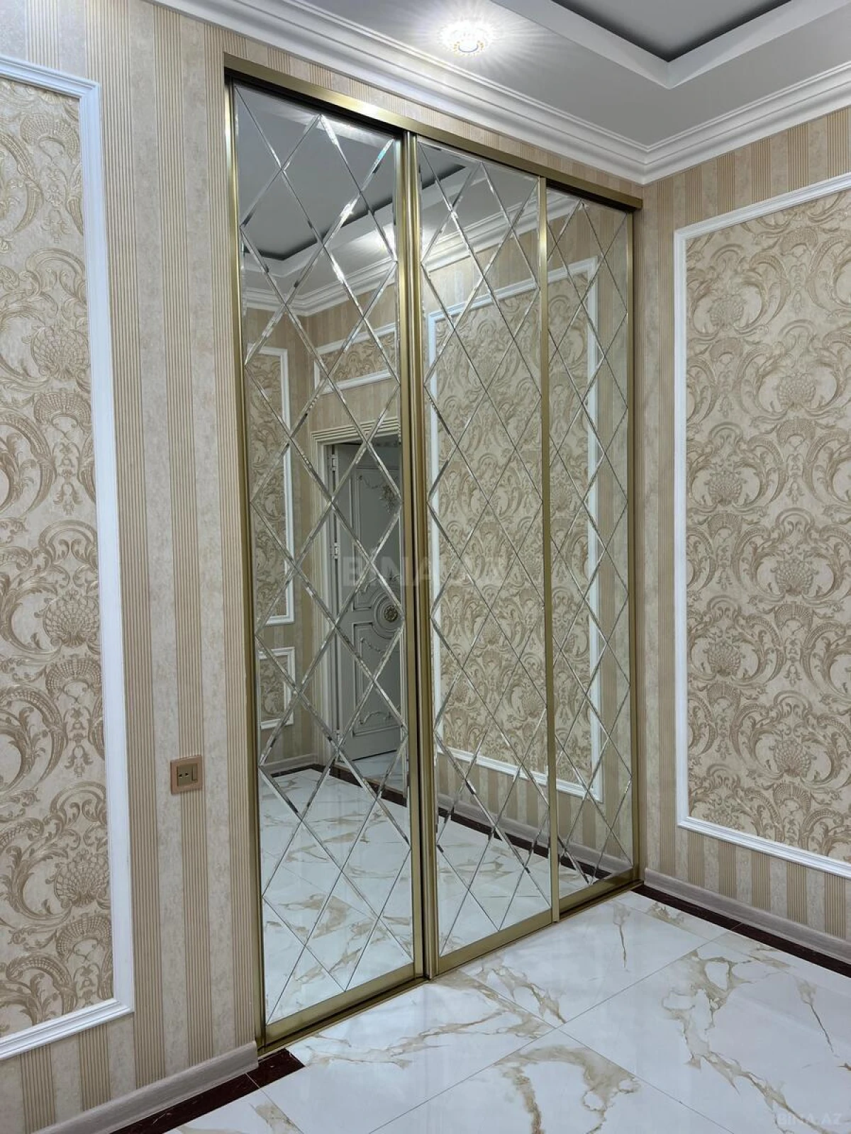 Kirayə verilir 3 otaqlı mənzil 200 m²