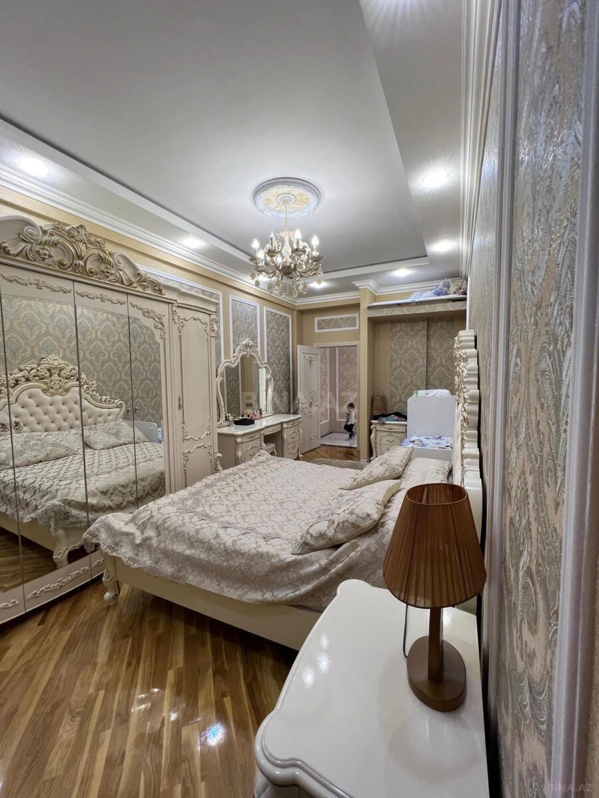 Kirayə verilir 3 otaqlı mənzil 200 m²