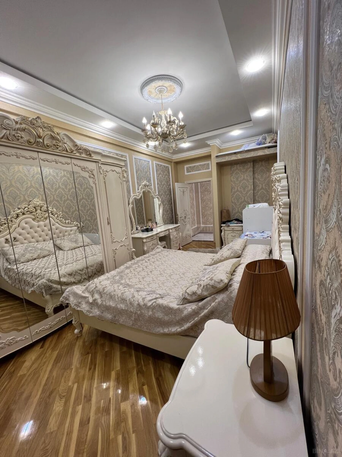 Kirayə verilir 3 otaqlı mənzil 200 m²