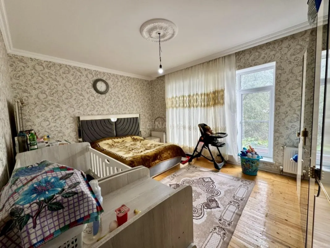 Satılır 7 otaqlı həyət evi 200 m²