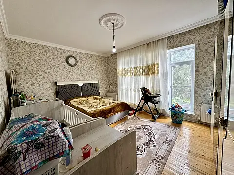 Satılır 7 otaqlı həyət evi 200 m²