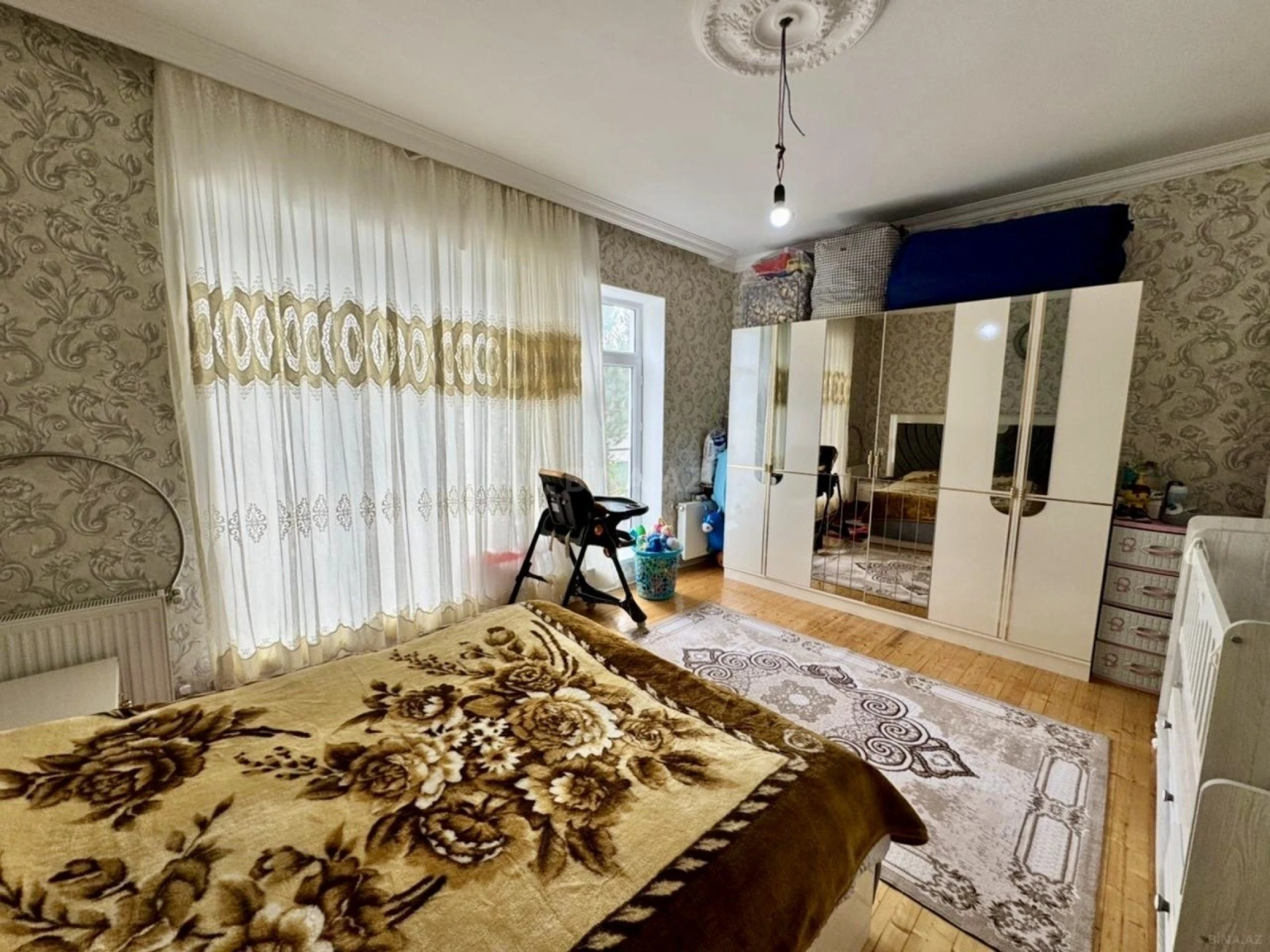 Satılır 7 otaqlı həyət evi 200 m²