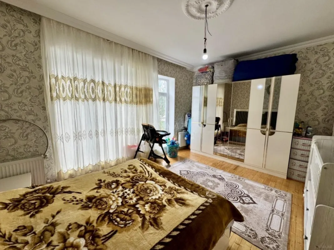 Satılır 7 otaqlı həyət evi 200 m²