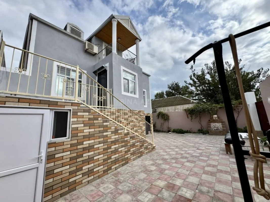 Satılır 7 otaqlı həyət evi 200 m²