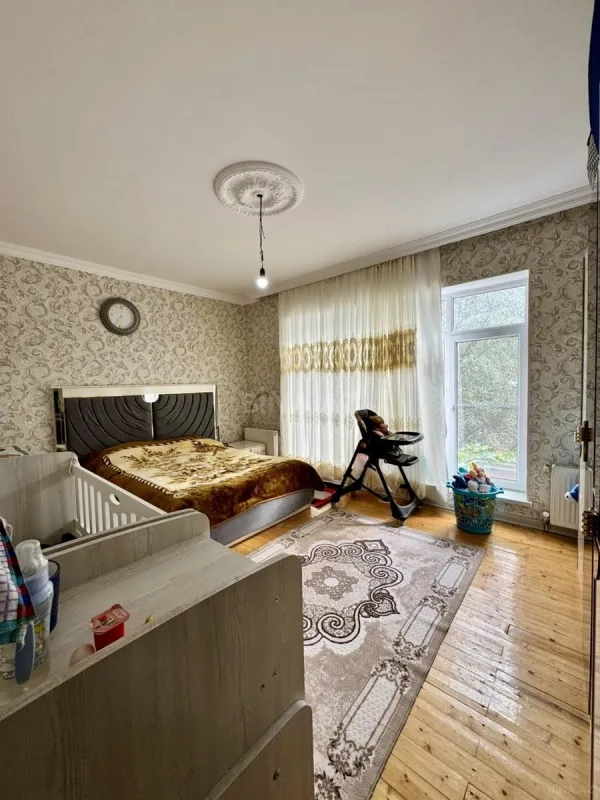 Satılır 7 otaqlı həyət evi 200 m²