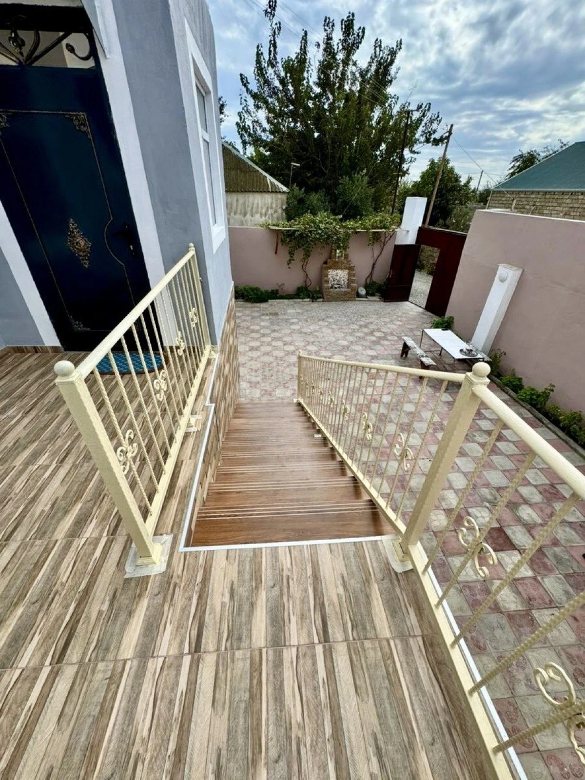 Satılır 7 otaqlı həyət evi 200 m²