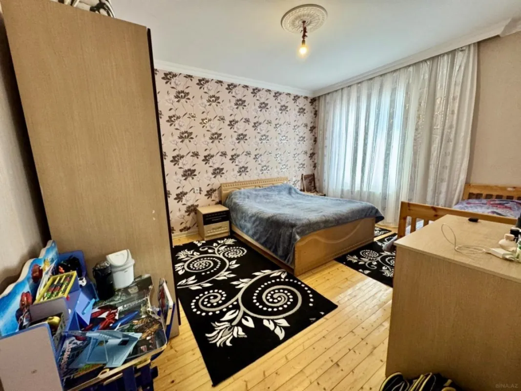 Satılır 7 otaqlı həyət evi 200 m²