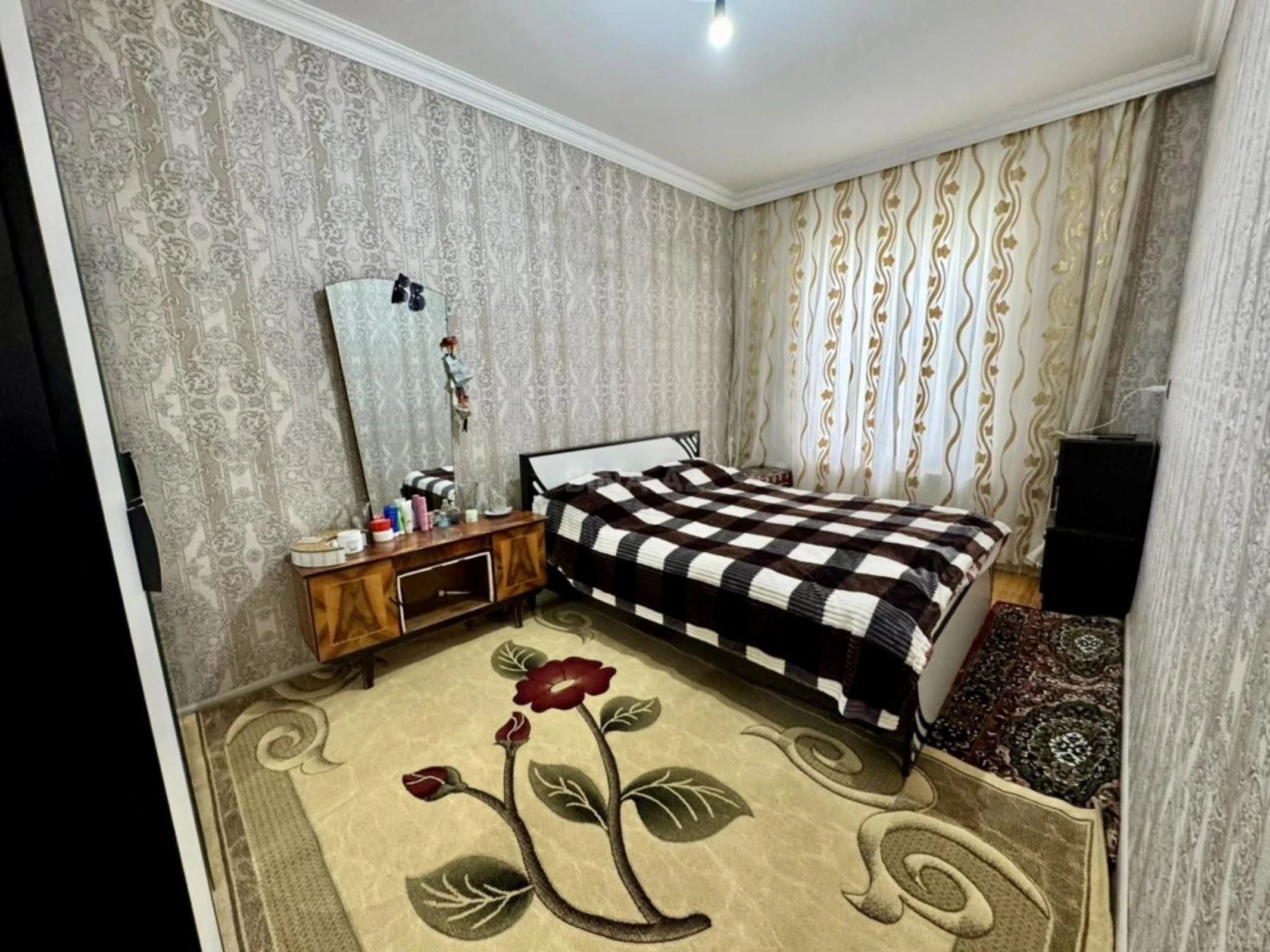 Satılır 7 otaqlı həyət evi 200 m²