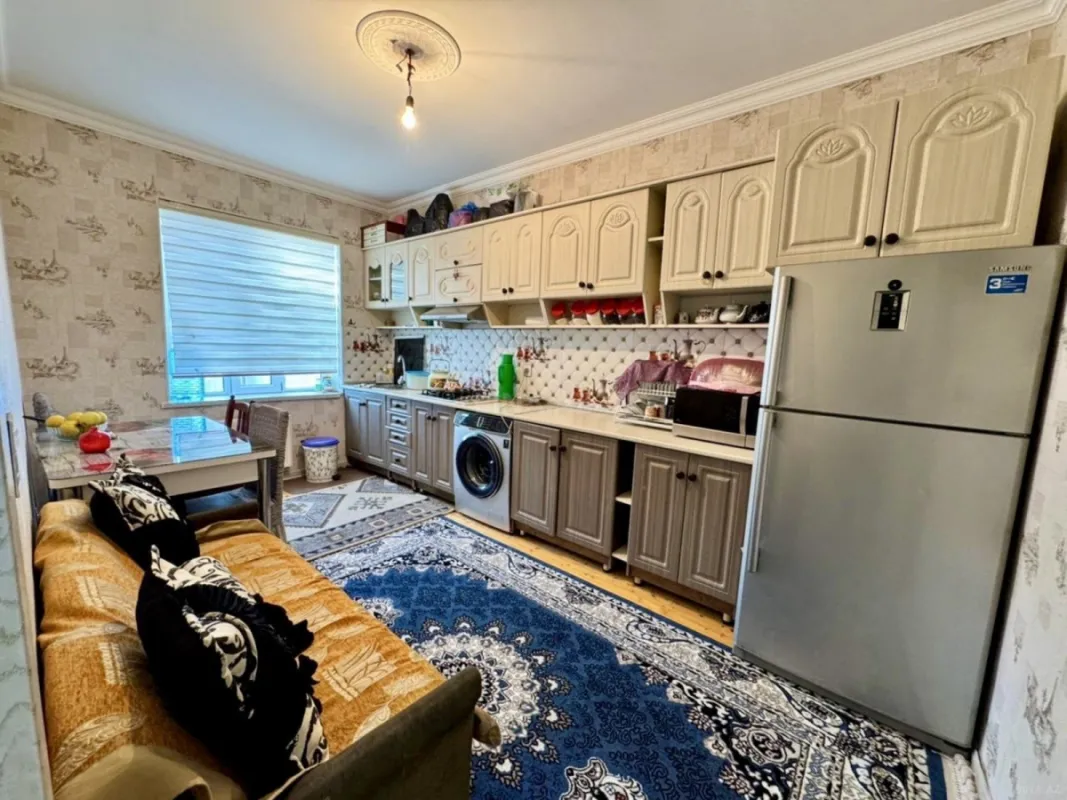 Satılır 7 otaqlı həyət evi 200 m²