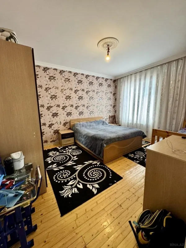 Satılır 7 otaqlı həyət evi 200 m²