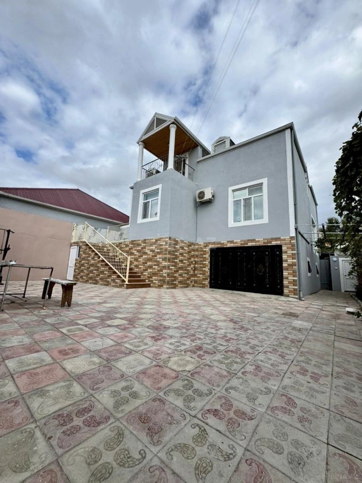 Satılır 7 otaqlı həyət evi 200 m²