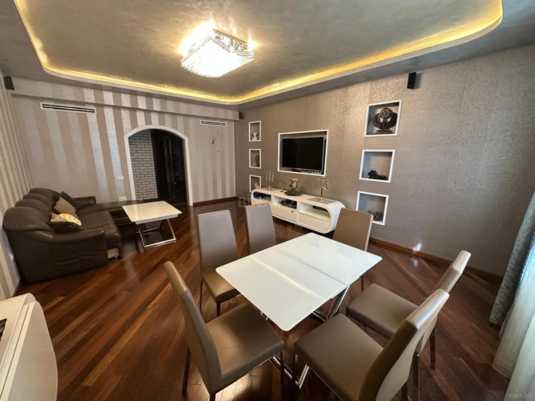 Kirayə verilir 3 otaqlı mənzil 153 m²